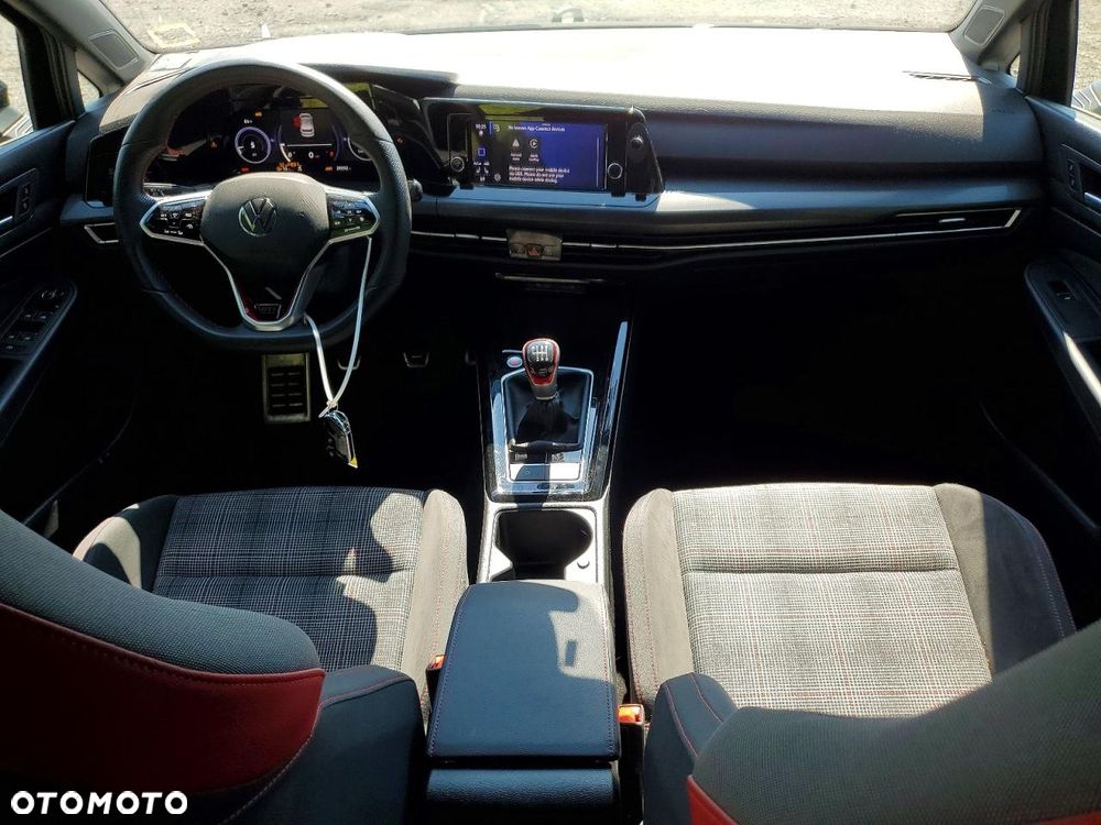 Volkswagen Golf - 8