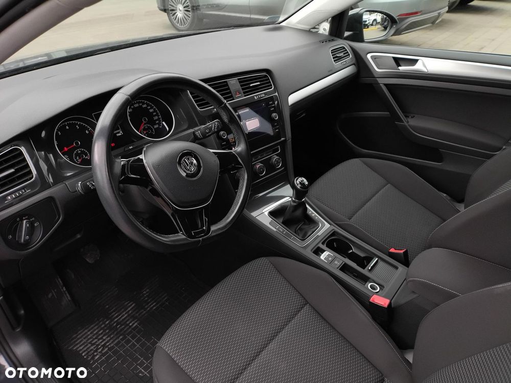 Volkswagen Golf - 10