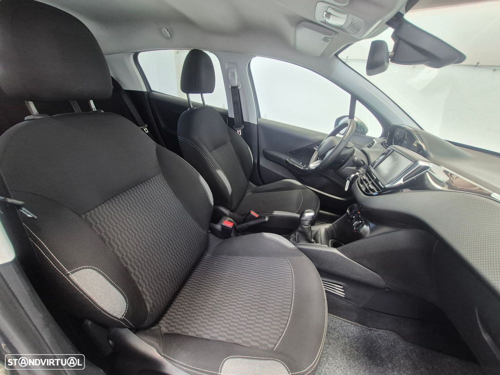 Peugeot 208 1.6 BlueHDi Style — fotografia 15