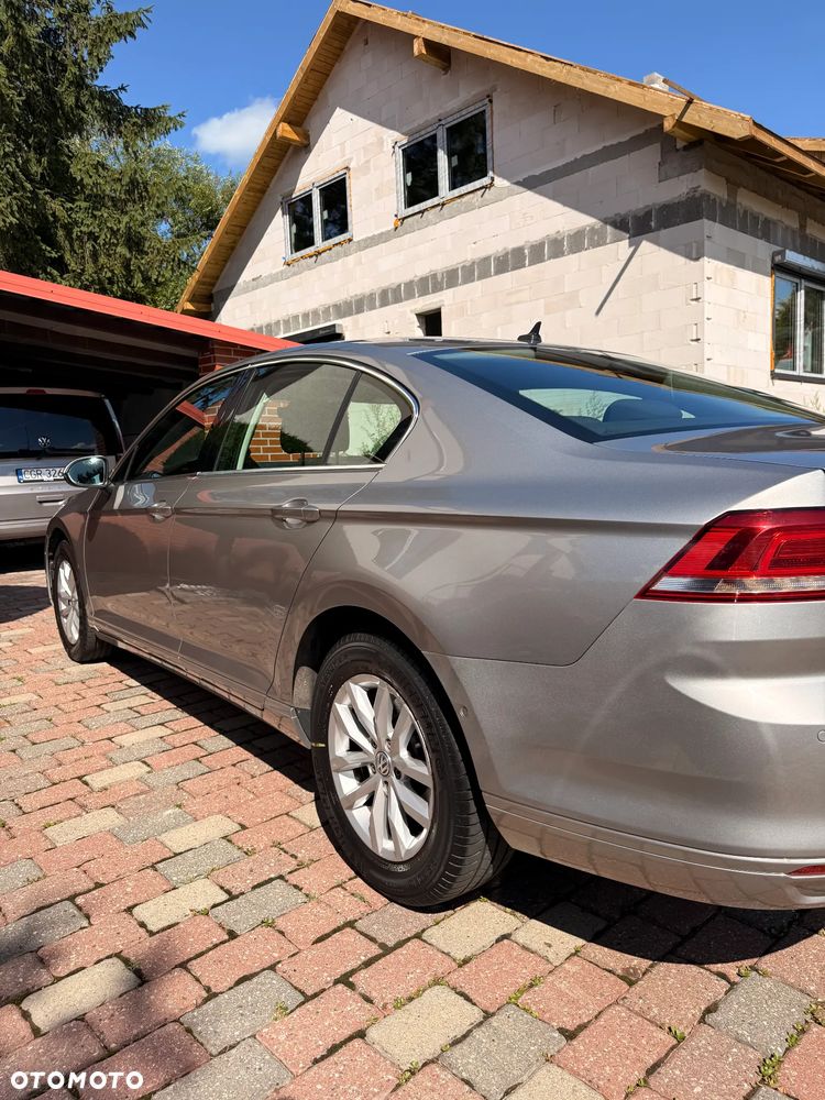 Volkswagen Passat - 4