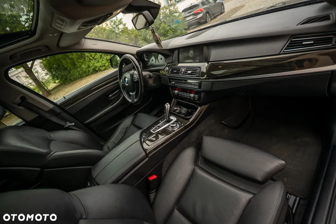 BMW Seria 5 530d xDrive - 23