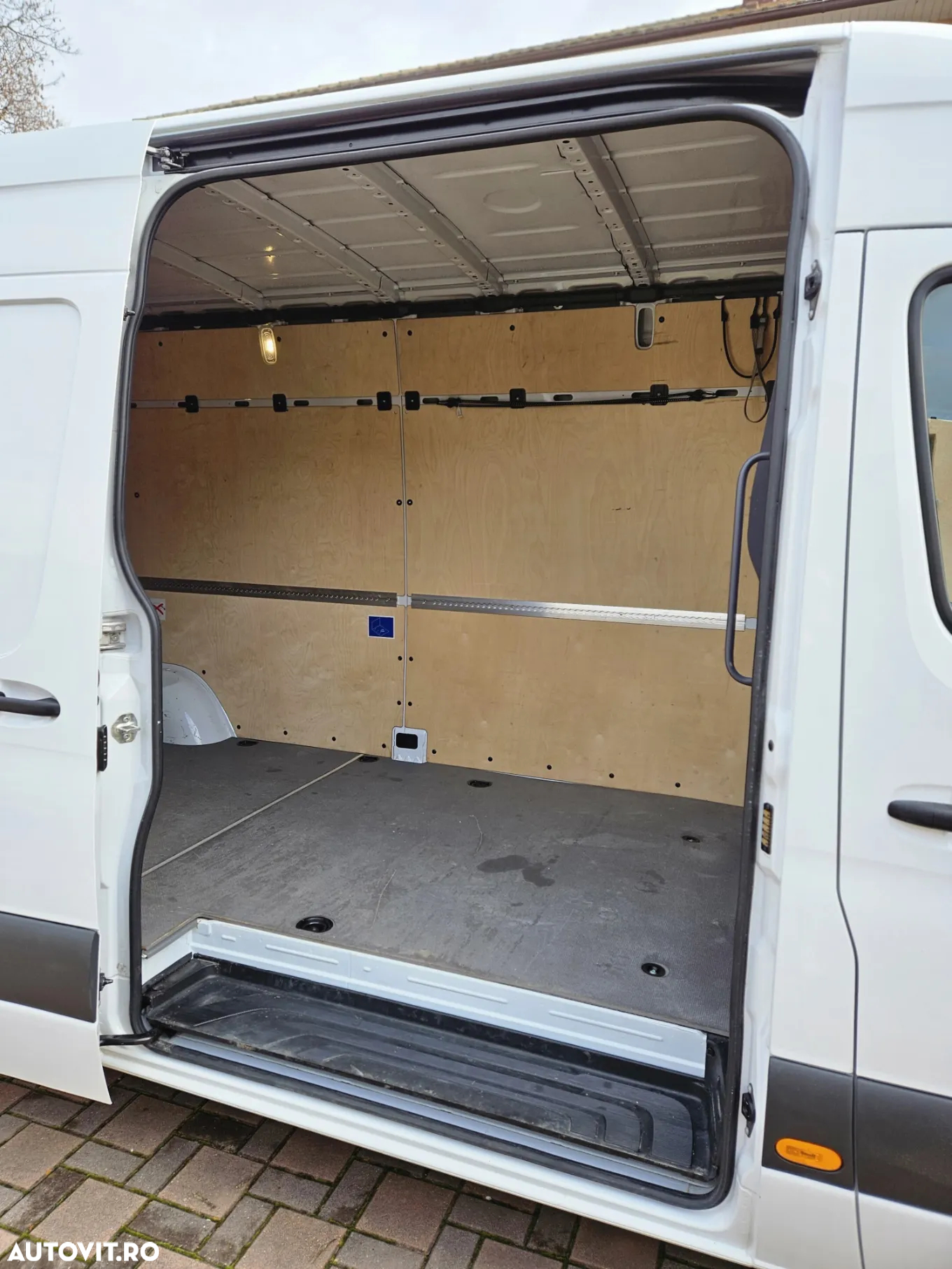 Mercedes-Benz Sprinter Tourer 317 CDI 170CP L3H2 RWD 6MT - 19