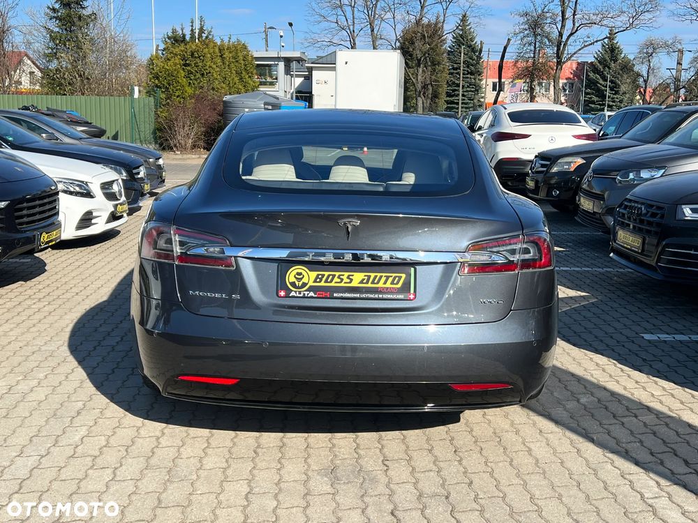 Tesla Model S - 8