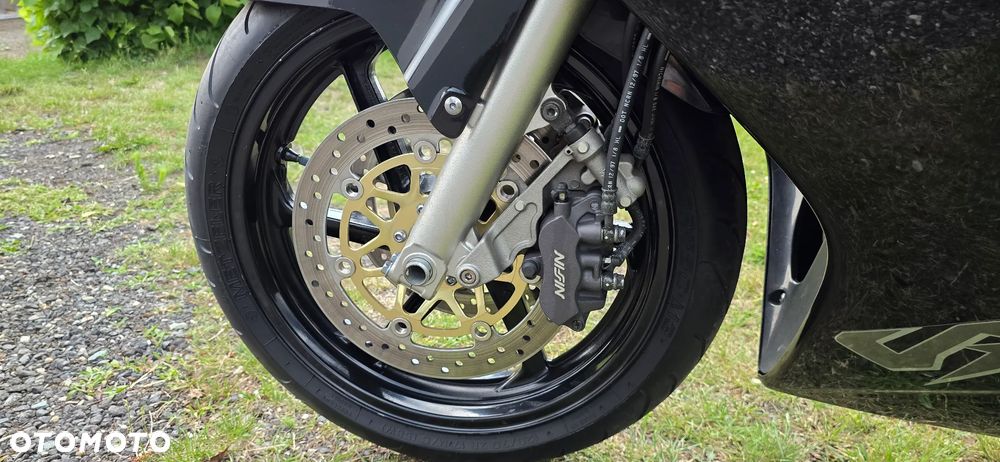 Honda VFR - 12