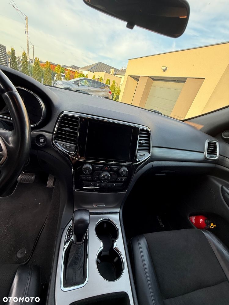 Jeep Grand Cherokee - 19