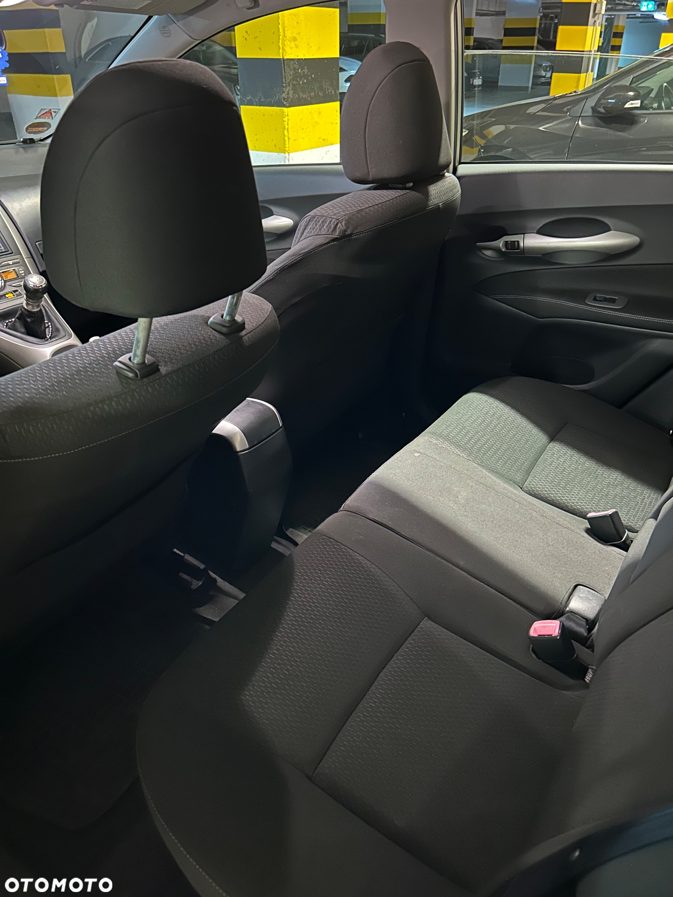 Toyota Auris 2.2 D-4D X + NAVI - 23