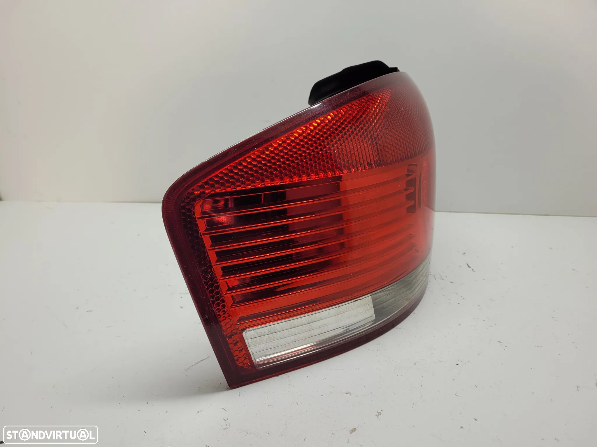 Farolim esquerdo AUDI A3 8P 3 Portas REF: 8P0945095 (2003-08) - 2