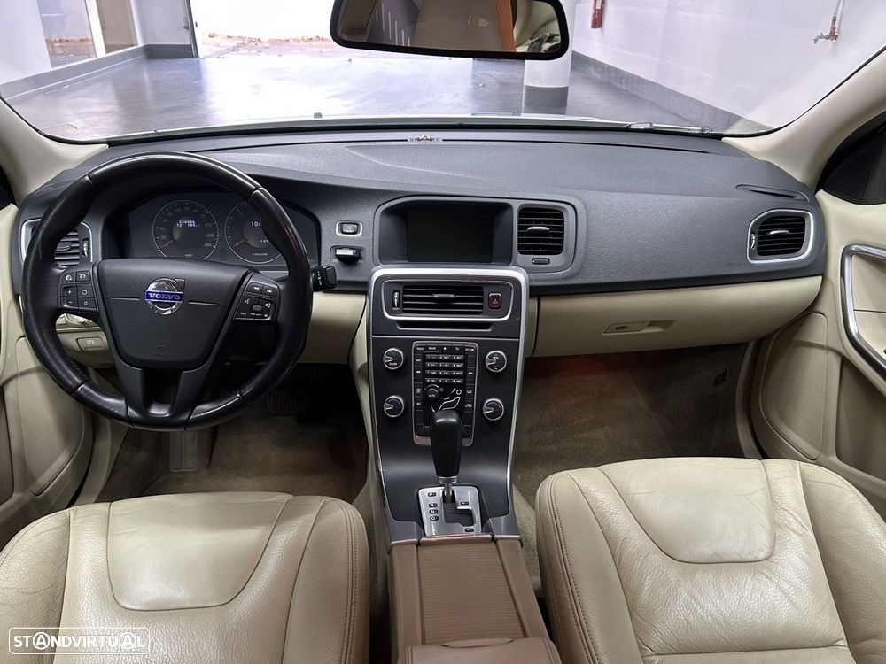 Volvo S60 2.0 D3 Momentum Geartronic - 10