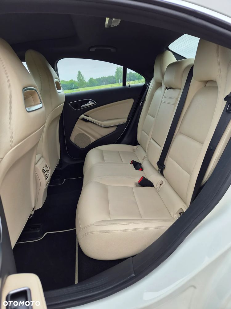 Mercedes-Benz CLA 250 4Matic 7G-DCT Sport - 15