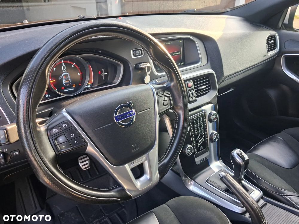 Volvo V40 D2 Drive-E R-Design Momentum - 23