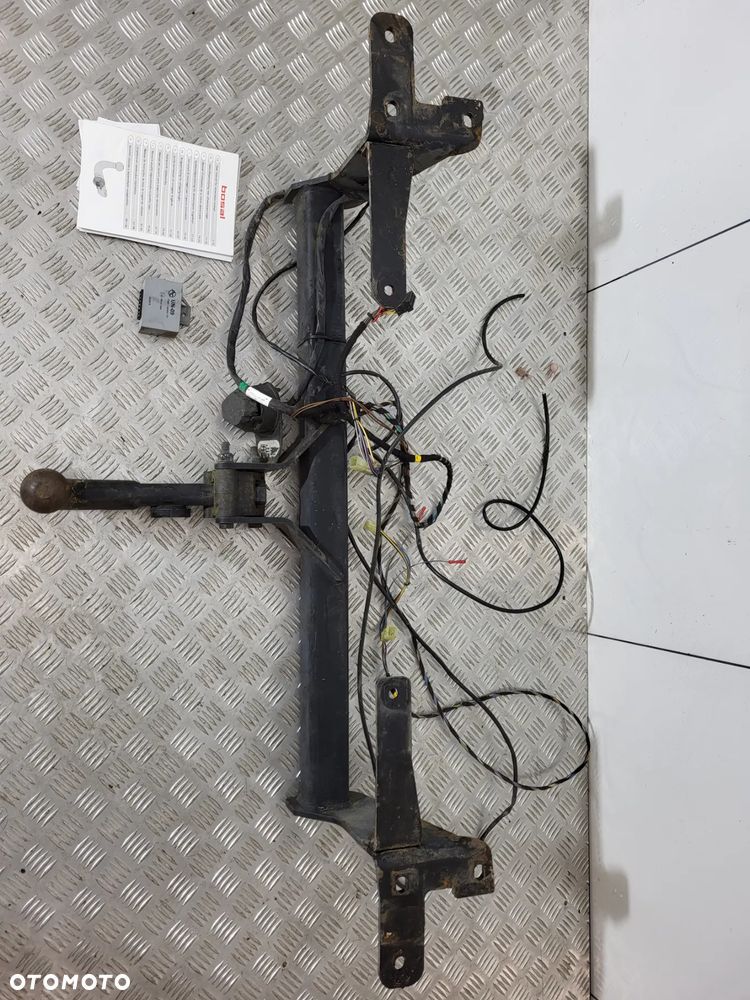 Suzuki Grand Vitara II Hak Holowniczy Belka Kula 3D - 1