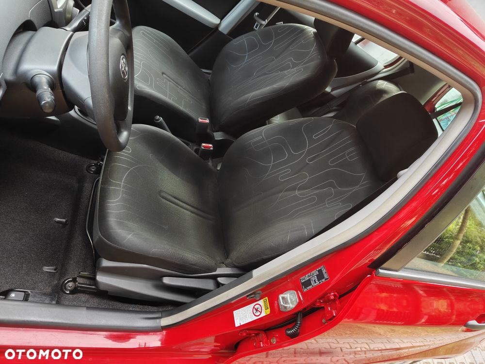 Toyota Yaris - 10