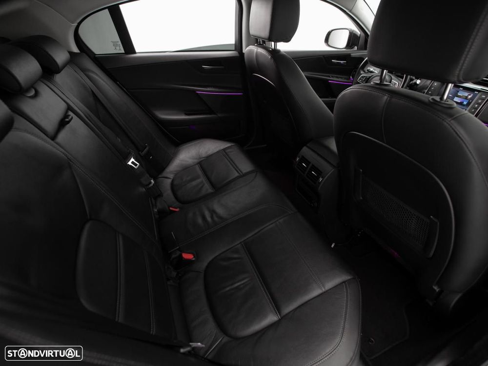 Jaguar XE - 11