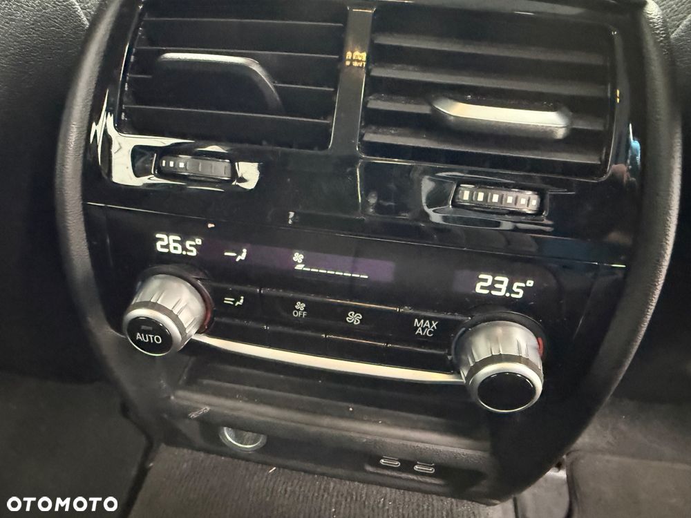 BMW Seria 5 520d xDrive Sport - 12