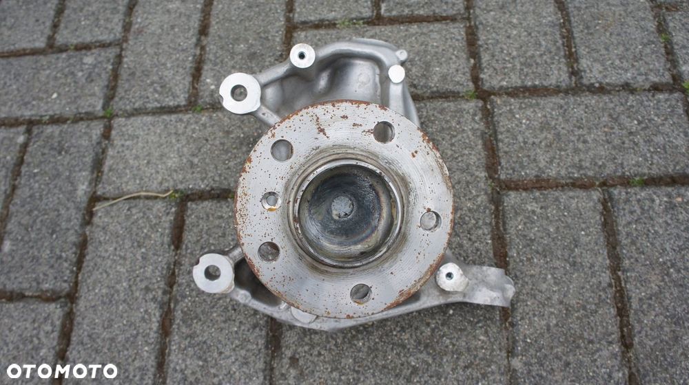 PRAWY WAHACZ PIASTA ZWROTNICA BMW i3 I3 - 2