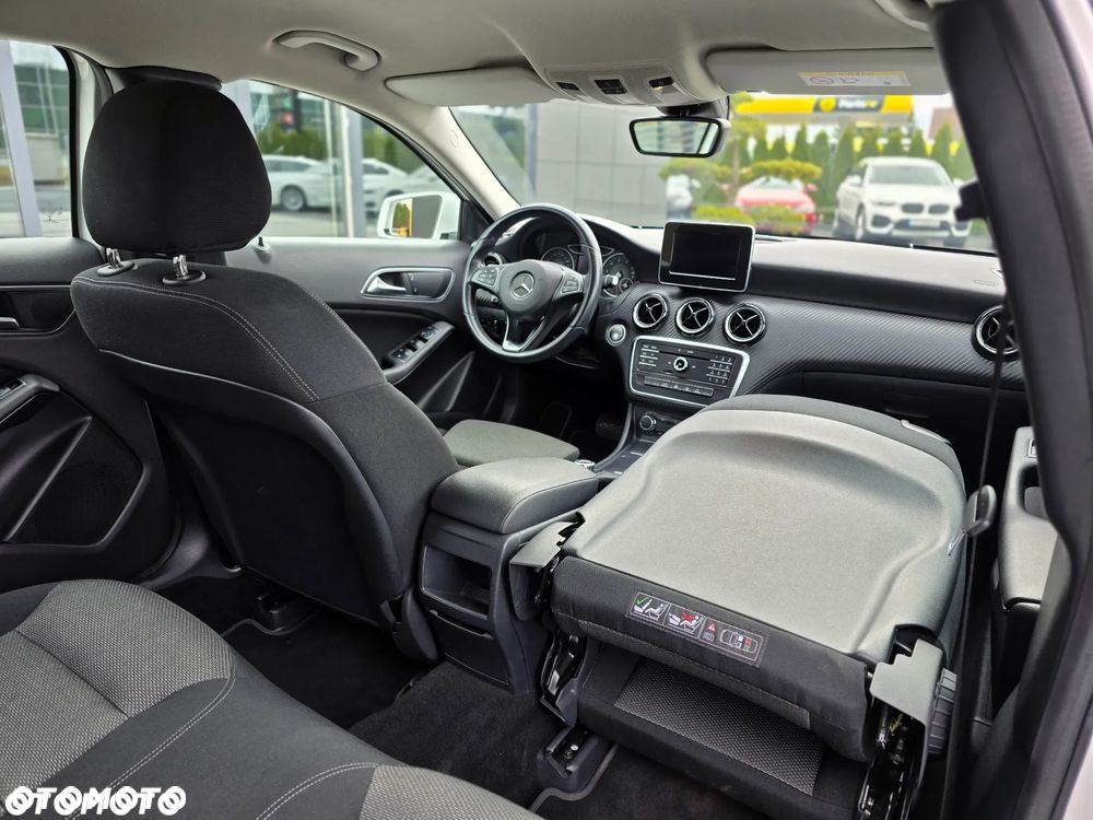 Mercedes-Benz GLA 180 7G-DCT Style - 16