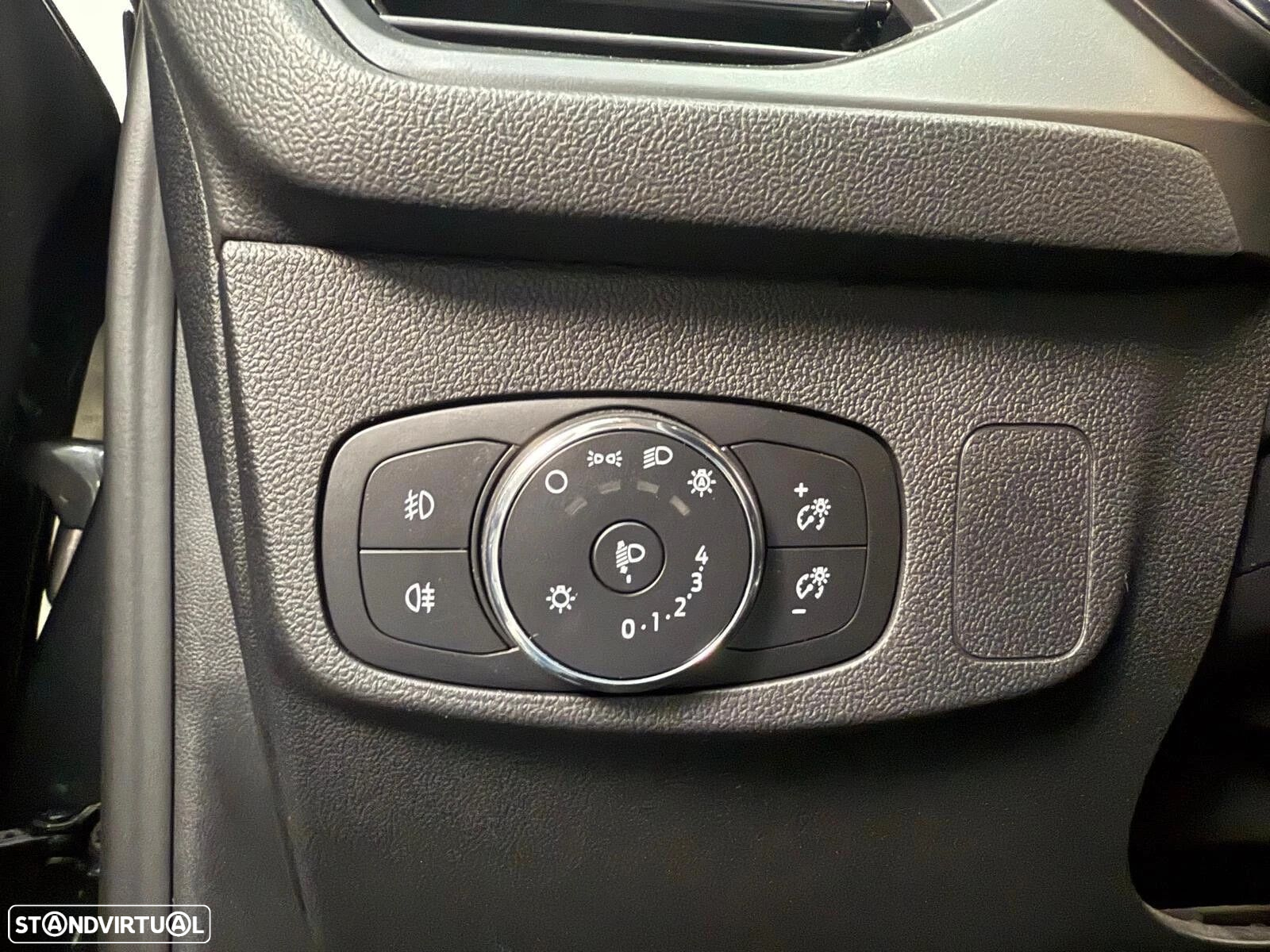 Ford Focus 1.0 EcoBoost Hybrid ST-LINE - 10