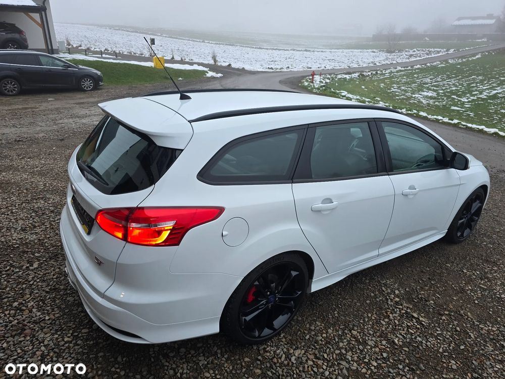 Ford Focus 2.0 EcoBoost ST mit Leder-Exclusiv-Paket - 12