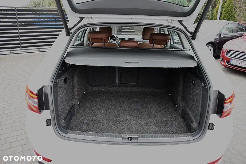 Skoda Superb 2.0 TDI Sportline - 26