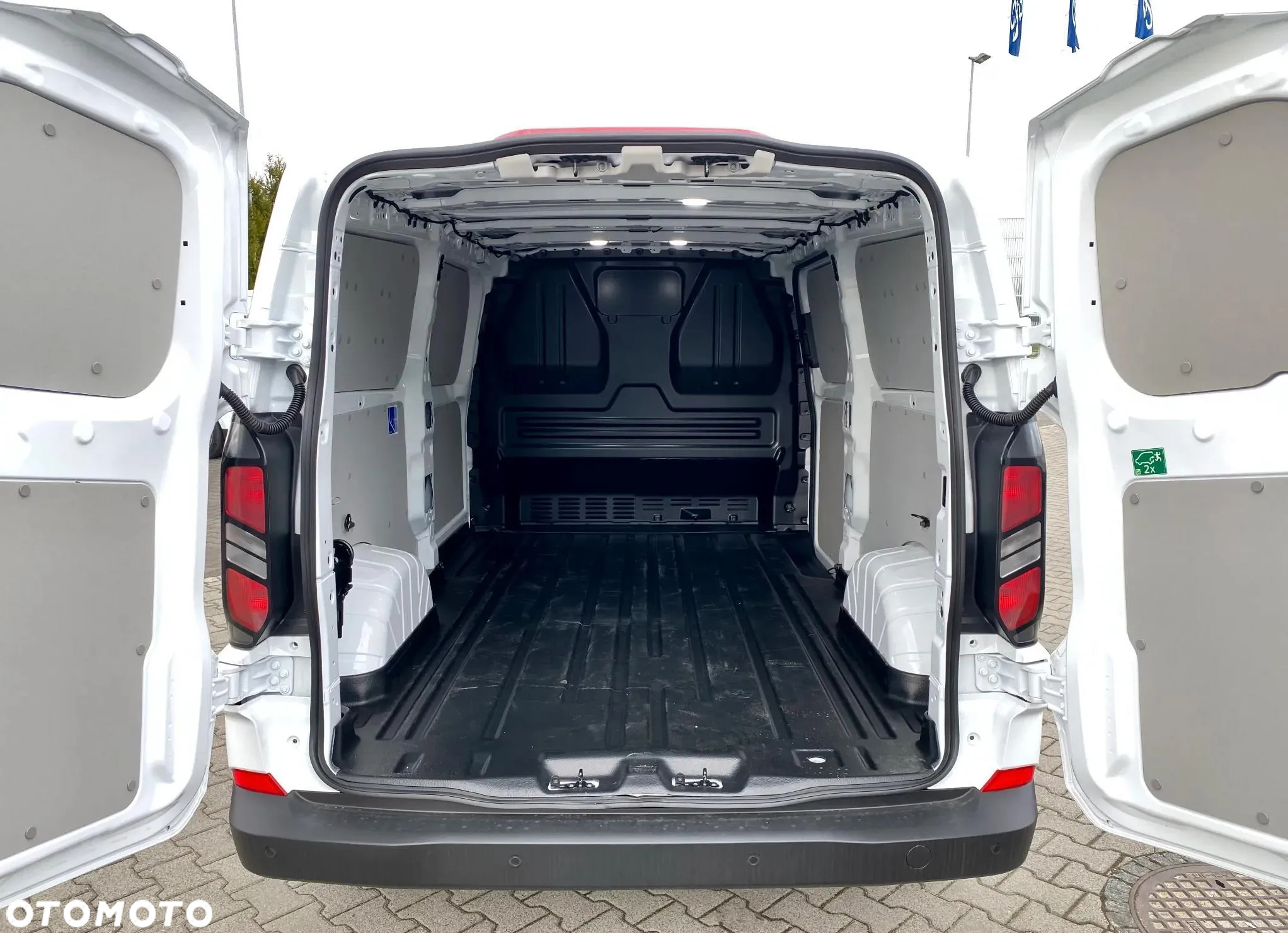 Ford Transit Custom L2 Van Trend 136KM M6 - 11