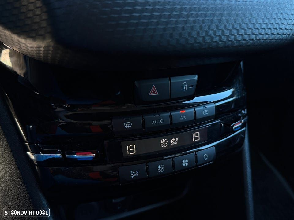 Peugeot 208 - 6
