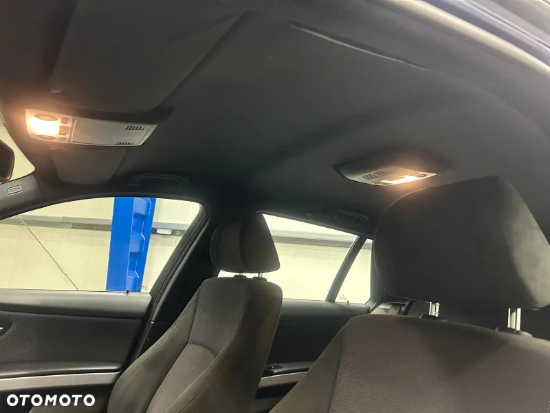 BMW Seria 3 325xi Touring - 39