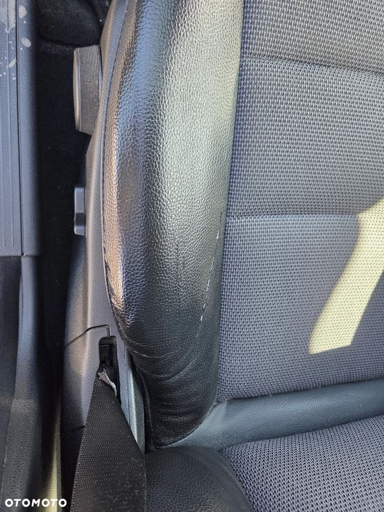 Mercedes-Benz Klasa C 220 CDI DPF Automatik Avantgarde - 13