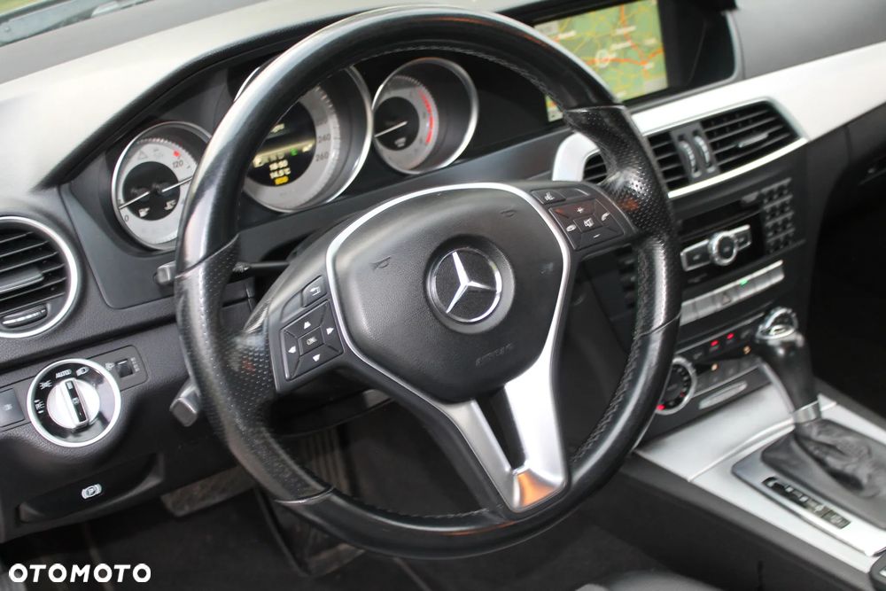 Mercedes-Benz Klasa C 180 CDI DPF (BlueEFFICIENCY) 7G-TRONIC Avantgarde - 33
