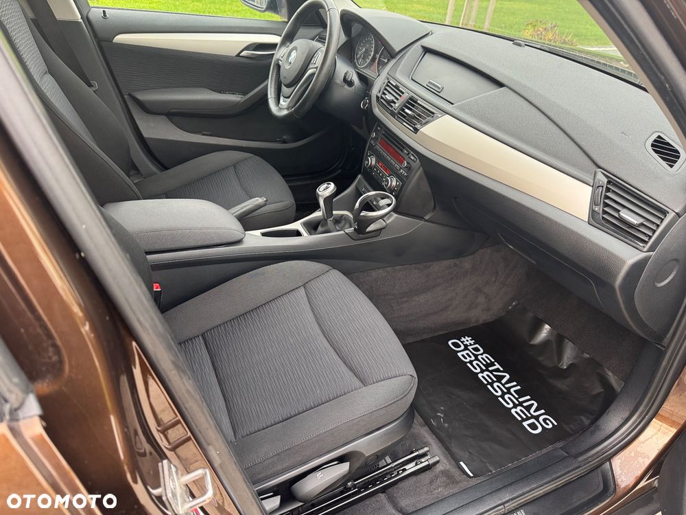 BMW X1 sDrive18d xLine - 25