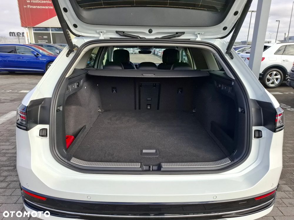 Volkswagen Passat Variant 2.0 TDI SCR DSG Elegance - 15