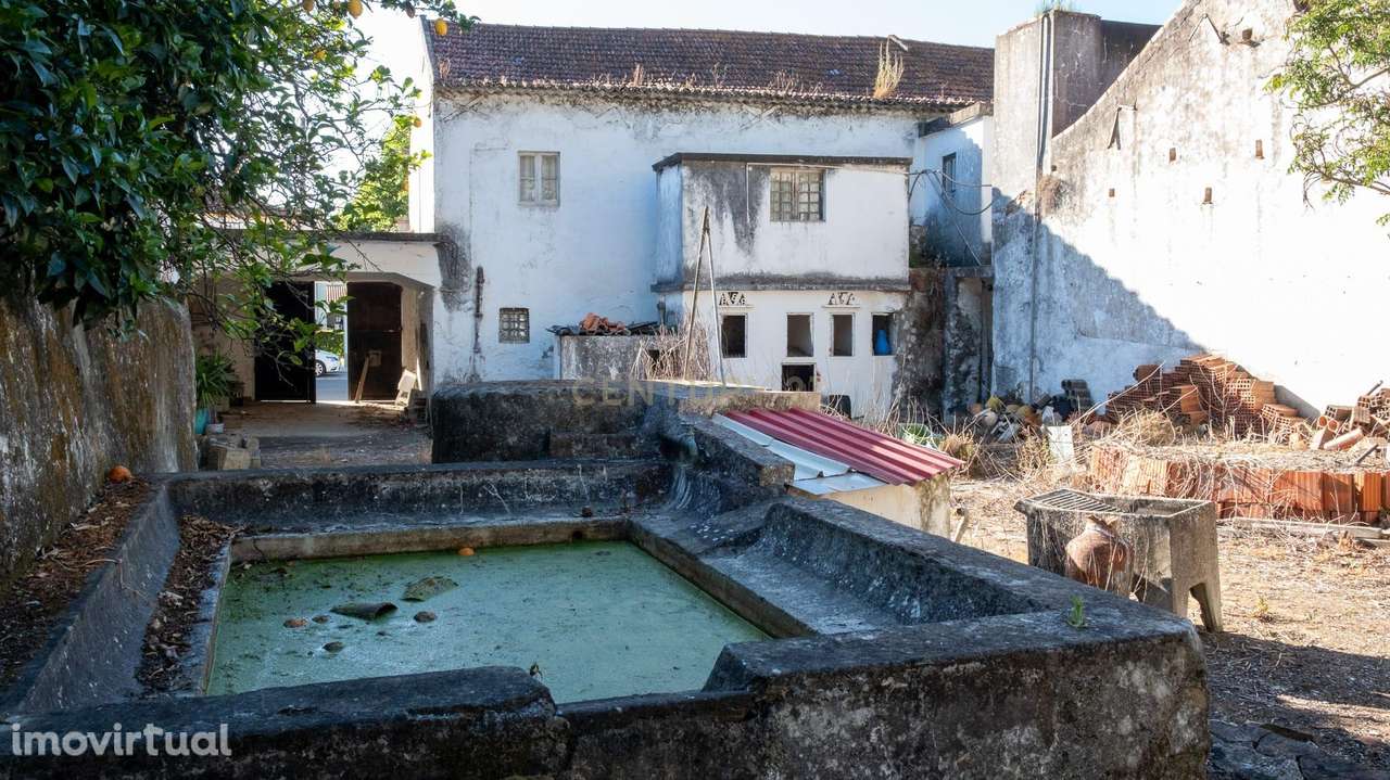 Propriedade com Casa Antiga para Remodelação Total + Terreno Rústico - Grande imagem: 2/21