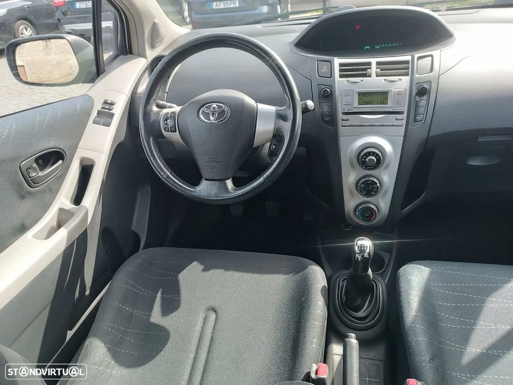 Toyota Yaris 1.0 VVT-i AC - 15