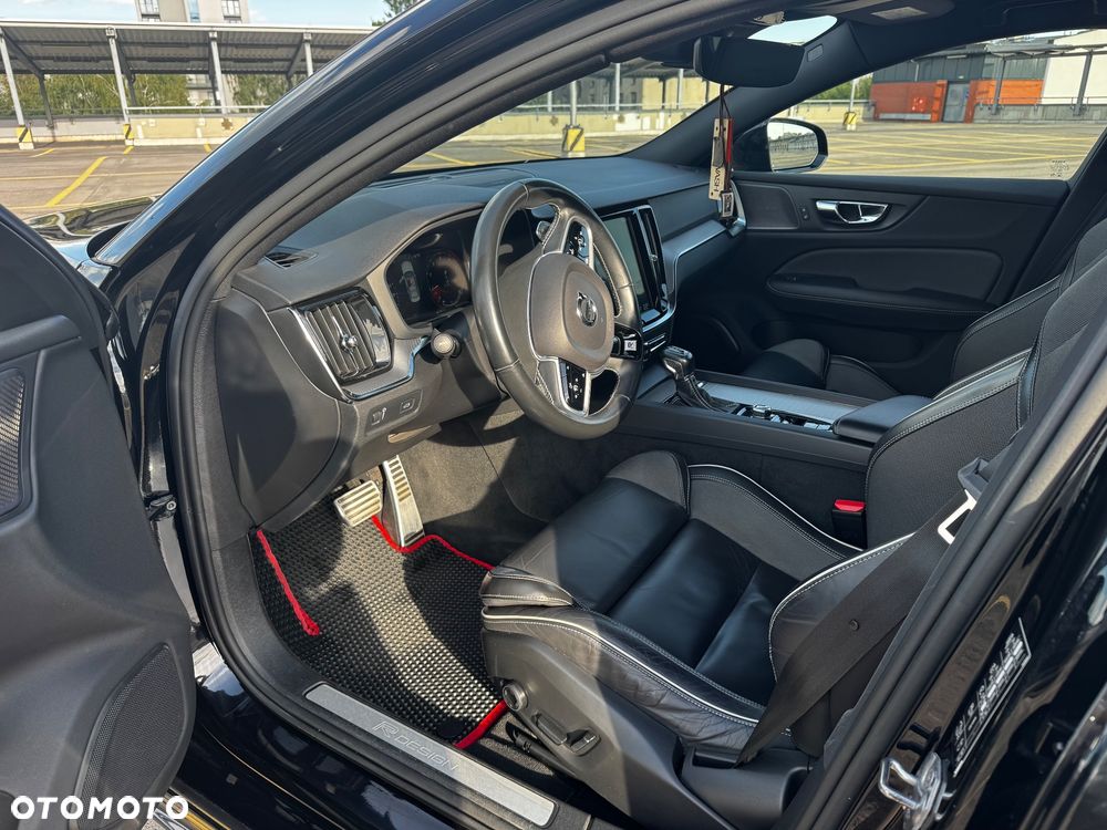 Volvo S60 T5 R-Design - 17