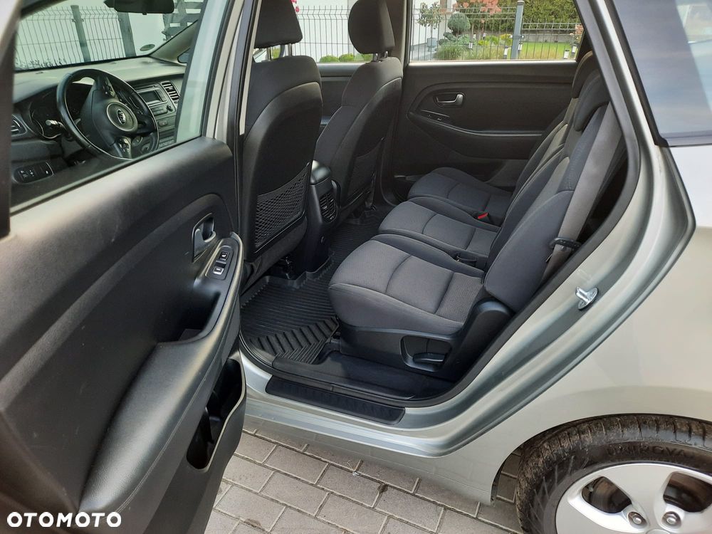 Kia Carens - 9