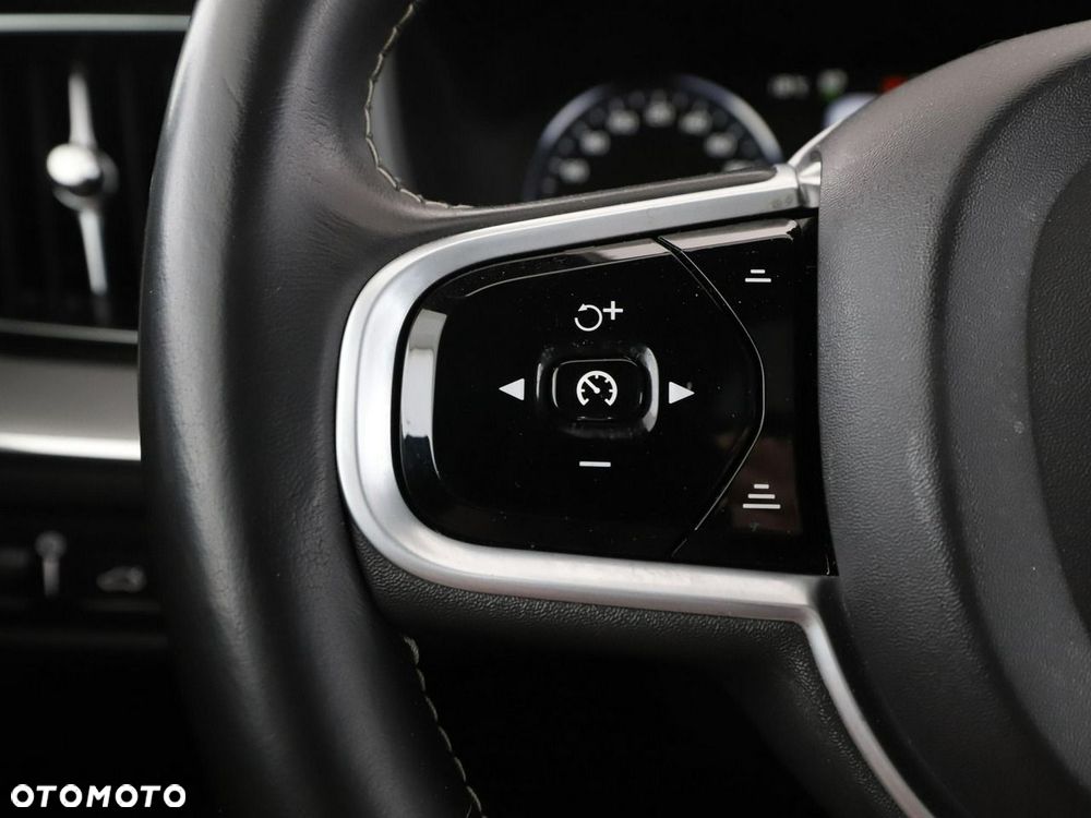 Volvo XC 60 T8 AWD Recharge Geartronic RDesign - 36