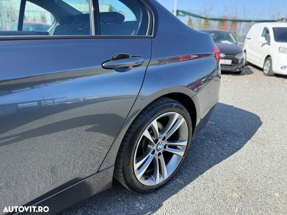 BMW Seria 3 320d xDrive - 24