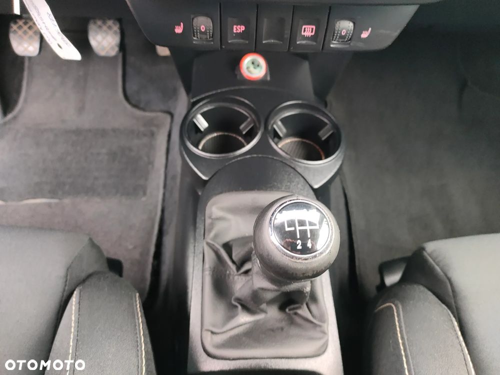 Volkswagen New Beetle - 22