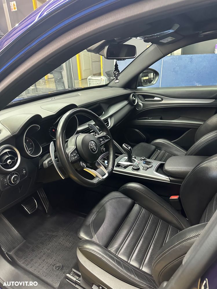 Alfa Romeo Stelvio 2.0 Turbo AWD AT8 Veloce - 11