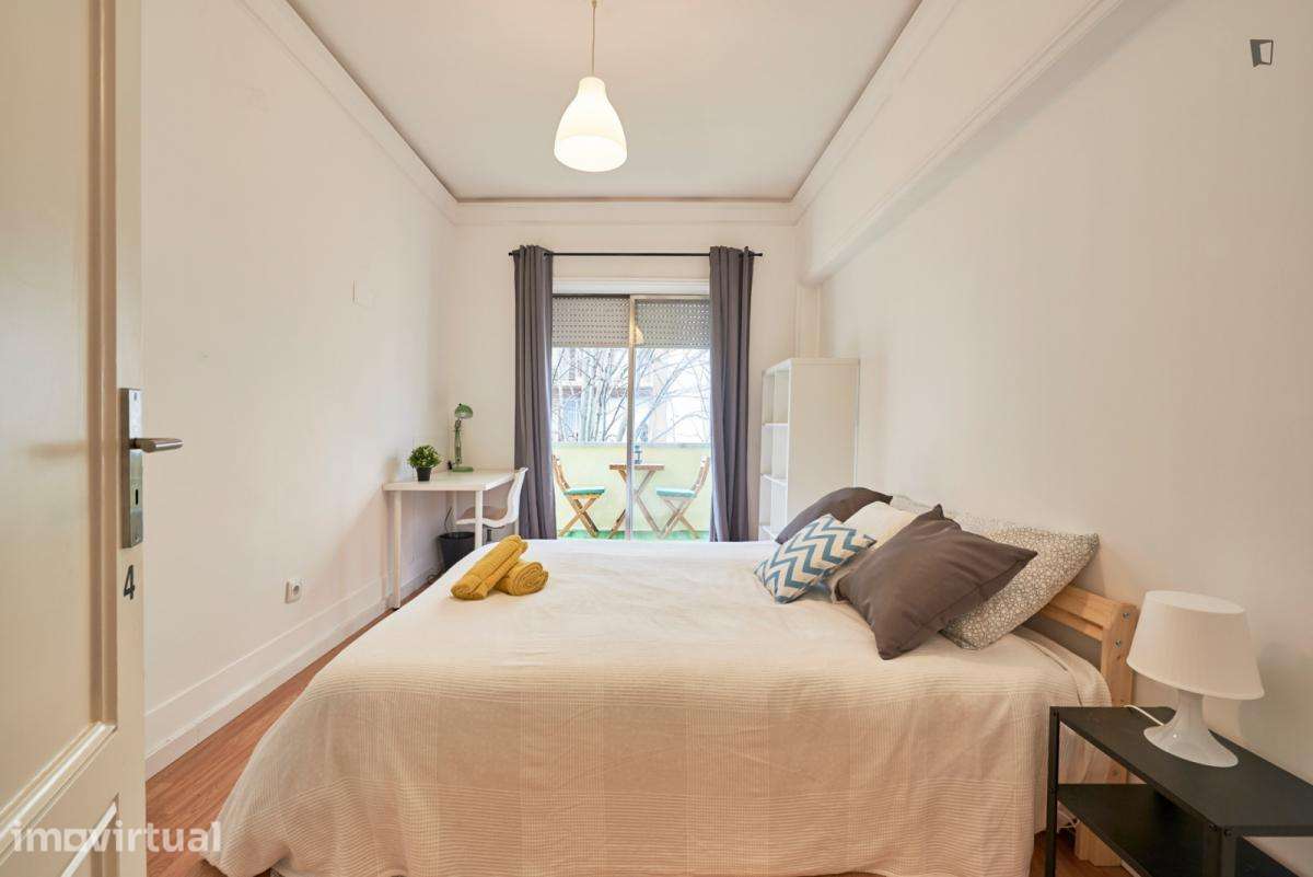 Quarto - localizado em Marquês de Pombal Lisbon - Grande imagem: 2/48
