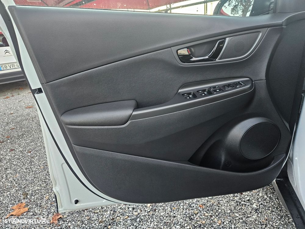 Hyundai Kauai 1.0 T-GDi Premium Pele/Tec.Vermelho - 24