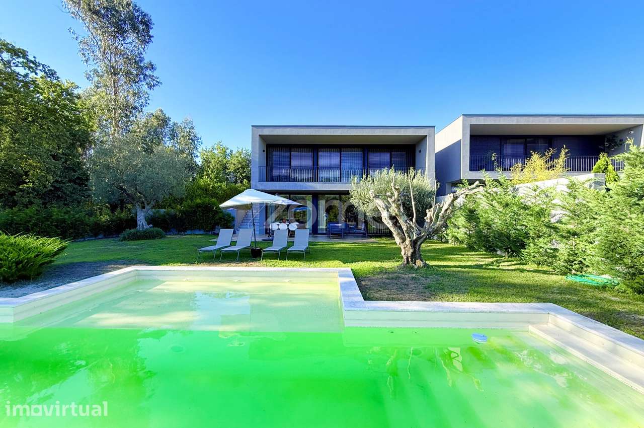 Moradia T3 de Gaveto com Piscina e 800m2 de Terreno | Seide, Famali... - Grande imagem: 2/60
