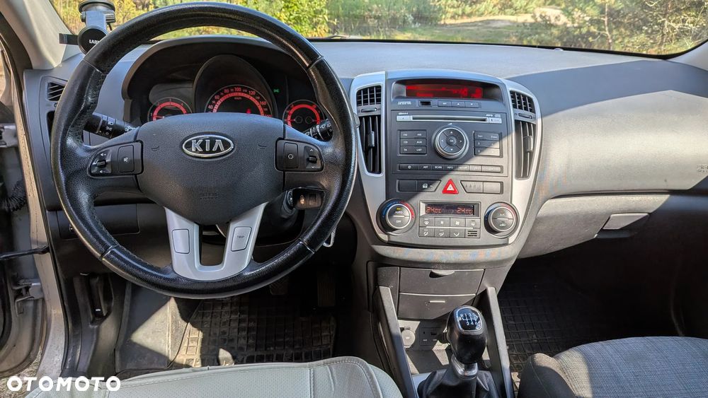 Kia Ceed - 8