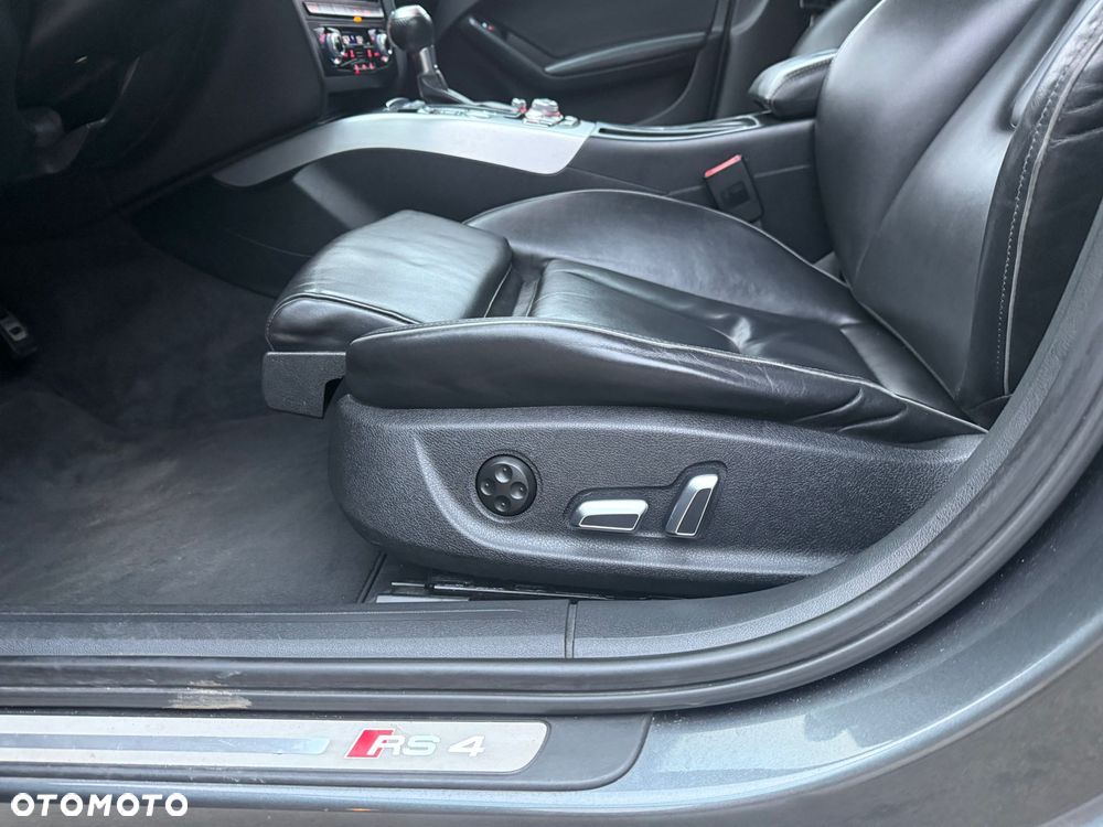 Audi RS4 Avant Avant S tronic - 19