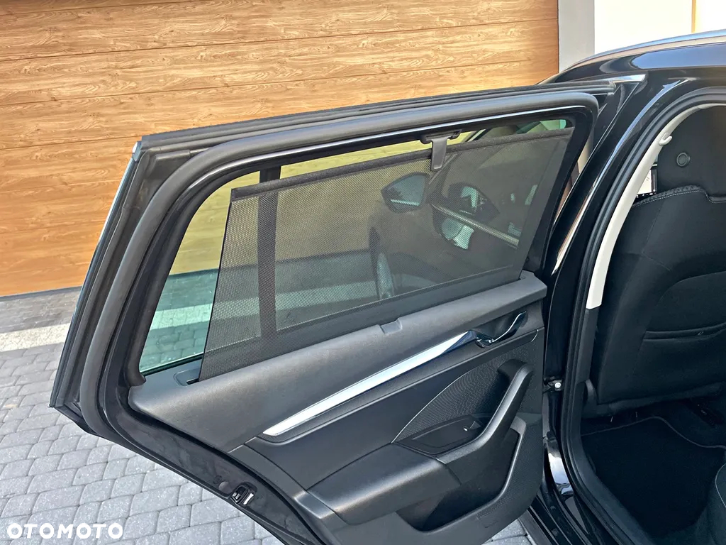 Skoda Octavia Combi 2.0 TDI DSG Exclusive Plus - 31
