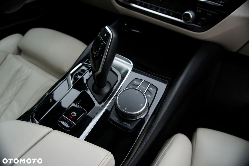 BMW Seria 5 520d xDrive MHEV - 24
