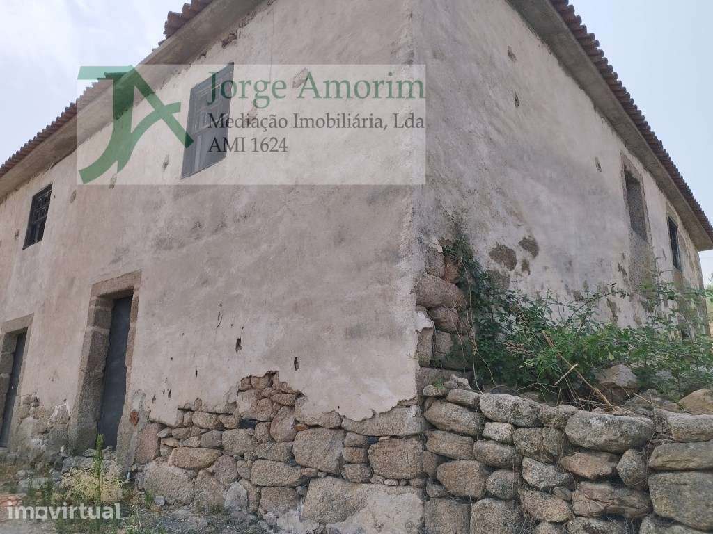 Casa de 2 pisos com terreno de 17400 m2 - Grande imagem: 3/8