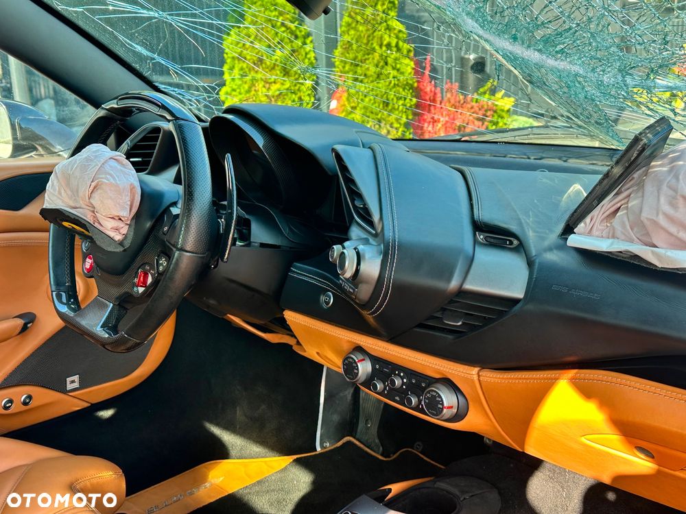 Ferrari 488 - 22
