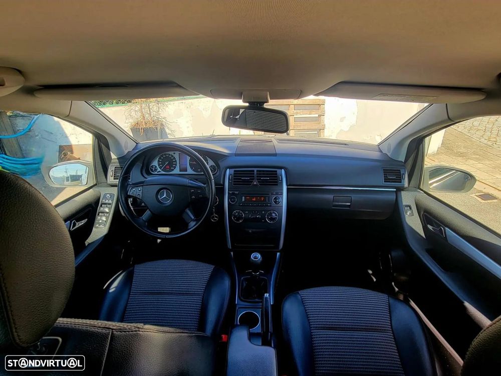Mercedes-Benz B 180 - 12