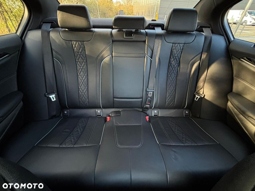 BMW Seria 5 530e iPerformance M Sport sport - 33