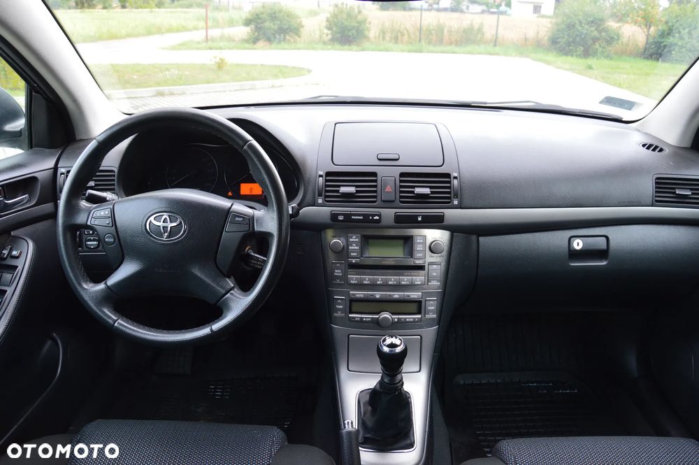 Toyota Avensis - 17